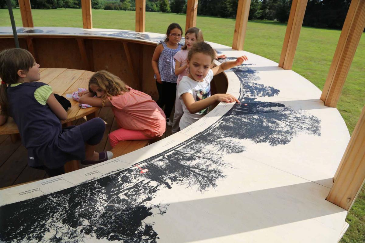  Table de lecture du paysage dans la CMO. Vue de l'exposition Micro-Climat